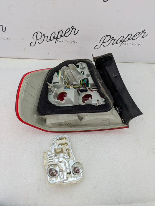 BMW E90 335xi 325xi 328xi 323i LCI Right/Passenger Side Rear Outer Tail Light 7289430 *NOTE*