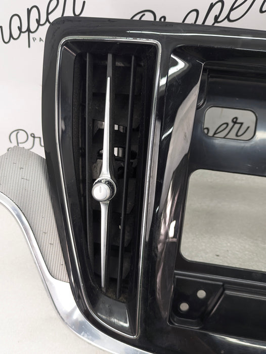 2021 Volvo V60 T6 R-Design Silver Dashboard Trims & Multimedia Screen Display Moulding & Air Vents