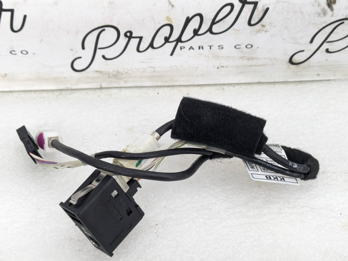 BMW E90 E91 E92 E93 335xi M3 330xi 328xi 325xi 323i USB/AUX Ports & Wiring Harness 9187009/9129651