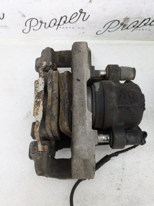 BMW F22 F23 228xi 230xi 228i 230i Front Left/Right Brake Caliper Set 34116857687/34116857688