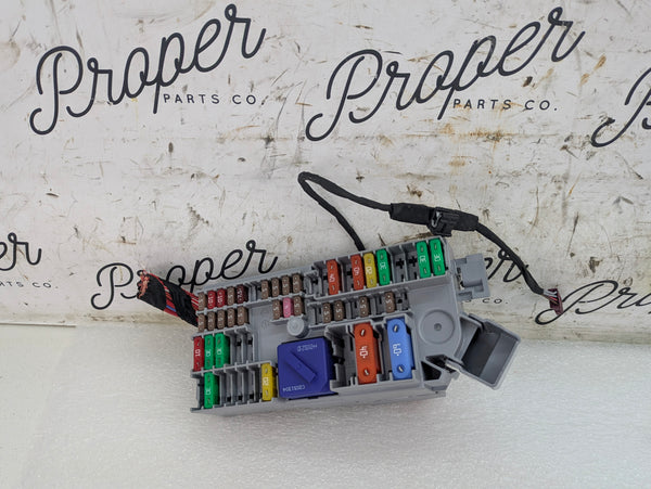 BMW G22 G23 G20 G26 430ix 330ix 330ex Front Engine Bay Power Distribution Fuse Box Panel Junction 6807487