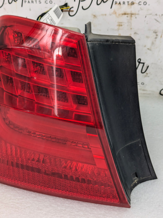 BMW E90 335xi 328xi 325xi 323i LCI Left/Driver Side Rear Outer Tail Light 7289429 *NOTE*