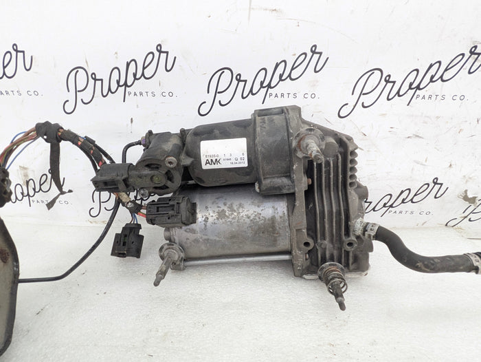 BMW E70 X5/E71 X6 AIR SUSPENSION AIR COMPRESSOR PUMP 37206859714