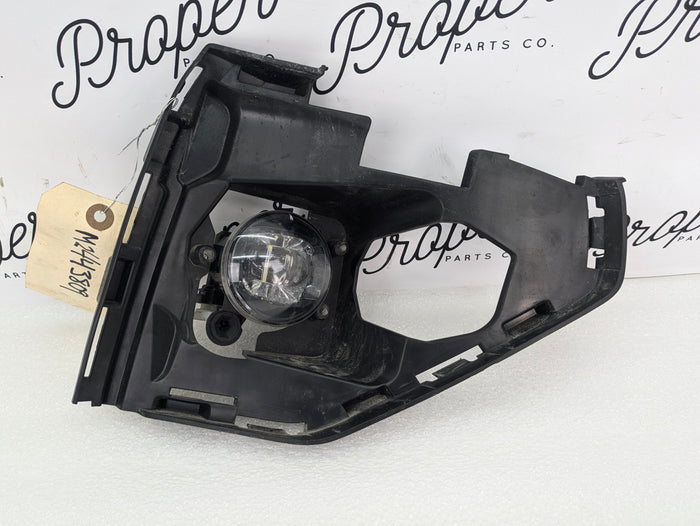 2021 Volvo V60 T6 R-Design Right/Passenger Side LED Fog Light With Trim 31688805/90103785