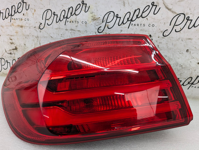 BMW F32 F36 F33 435xi 428xi 440xi 430xi Pre-LCI Right/Passenger Side Outer Tail Light 7296099 *DAMAGED*