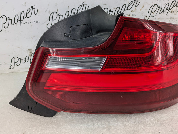 BMW F22 F23 228xi M235xi 230xi M240xi F87 M2 Pre-LCI Right/Passenger Side Tail Light Assembly 7295428