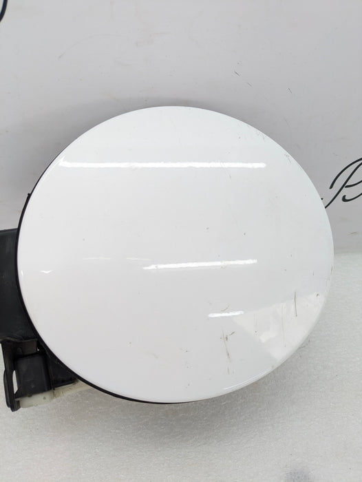 Chevrolet C7 Corvette Stingray Fuel Gas Filler Door Flap & Housing Arctic White (G8G) 84195316