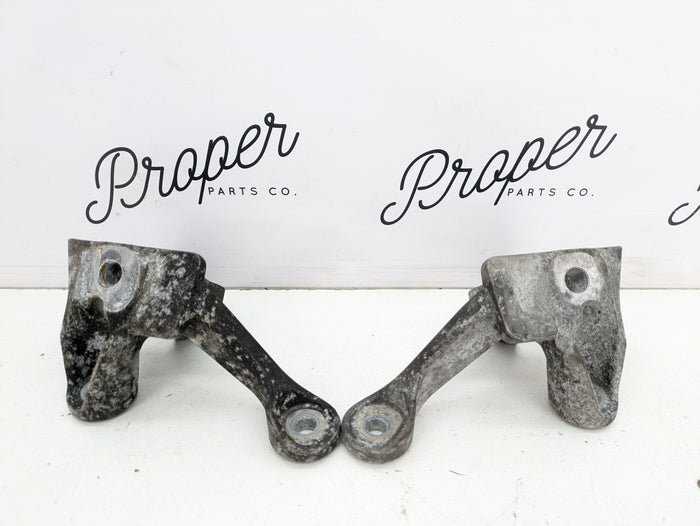 Chevrolet C7 Corvette Stingray Z51 LT1 Engine Side Mount Bracket Set/Pair Left/Right 23207231/23207232