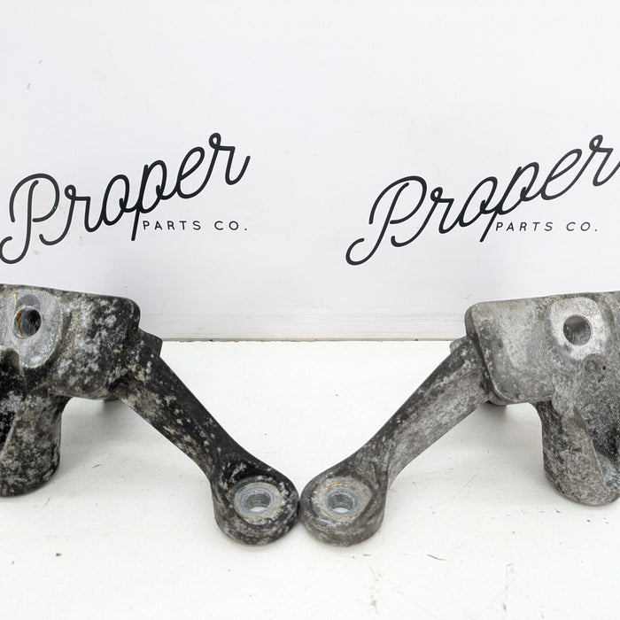 Chevrolet C7 Corvette Stingray Z51 LT1 Engine Side Mount Bracket Set/Pair Left/Right 23207231/23207232