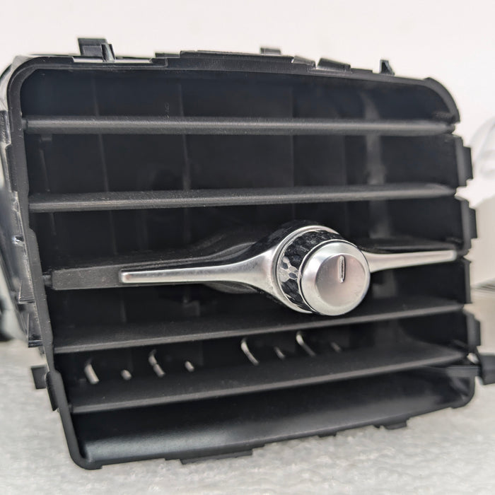 2021 Volvo V60 T6 R-Design Right/Passenger Side Dashboard HVAC Air Vent 31477876
