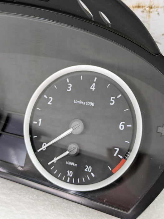 BMW E61 530xi Instrument Gauge Cluster Speedometer Tachometer Km/h Petrol 6974572 *Damaged*