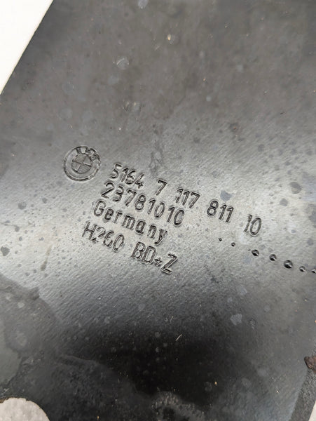 BMW E90 E91 E92 E93 3 Series Left/Right Radiator Mounting Brackets 7117811/7154546