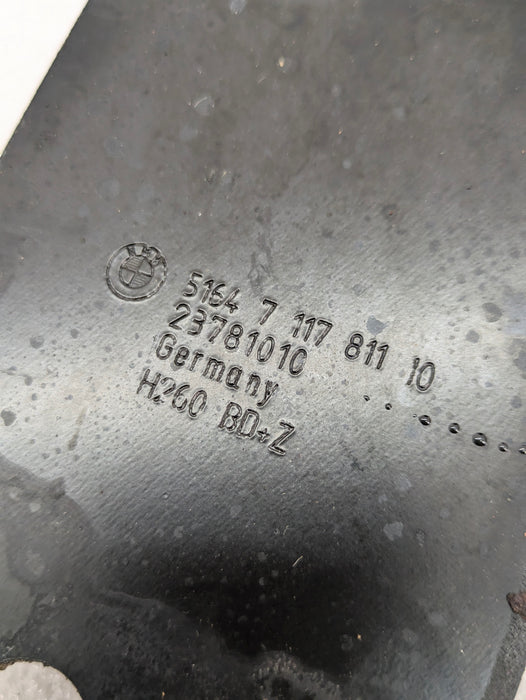 BMW E90 E91 E92 E93 3 Series Left/Right Radiator Mounting Brackets 7117811/7154546