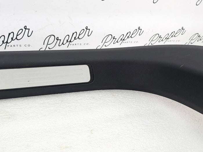 2021 Volvo V60 T6 R-Design Front Right Door Sill Trim 31468387