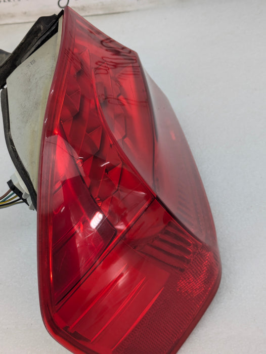 BMW E90 335xi 328xi 325xi 323i LCI Left/Driver Side Rear Outer Tail Light 7289429 *NOTE*