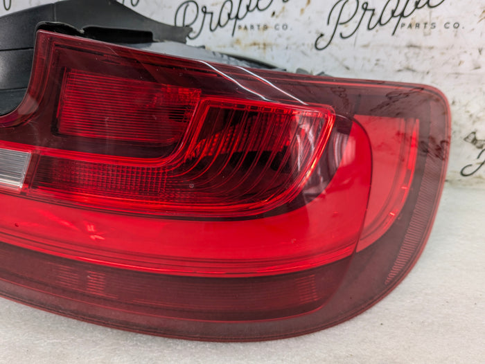 BMW F22 F23 228xi M235xi 230xi M240xi F87 M2 Pre-LCI Right/Passenger Side Tail Light Assembly 7295428