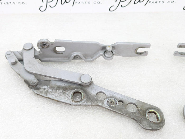 BMW E46 M3 330i 328i 325i 323i Front Hood Hinge Left Right Alpine White Set 41617028577/41617028578