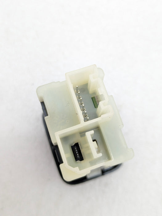 Chevrolet C7 Corvette Stingray USB/AUX Port Audio Input/Charger Module 13509942