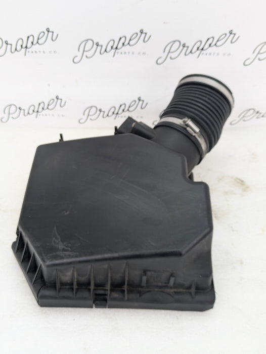 BMW E60 E61 M5/E63 E64 M6 Left/Driver Side Intake Air Box Filter Housing Top & MAF 13717853884/7834213 *DAMAGED*