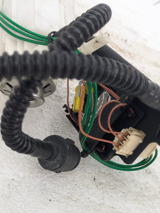 BMW E60 E61 M5/E63 E64 M6 Fuel Pump W/Level Sensor Right 2282690/2282689