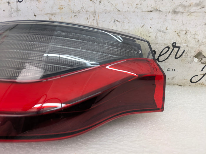 BMW G22 G26 430ix M440ix G82 M4 Pre-LCI Rear Left/Driver Side Outer LED Tail Light Assembly 63217477605