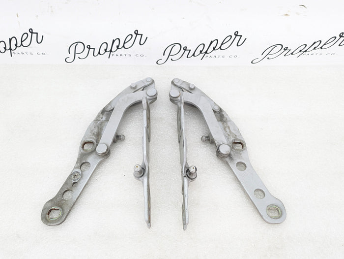 BMW E46 M3 330i 328i 325i 323i Front Hood Hinge Left Right Alpine White Set 41617028577/41617028578