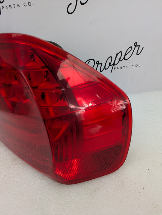 BMW E90 335xi 325xi 328xi 323i LCI Right/Passenger Side Rear Outer Tail Light 7289430 *NOTE*