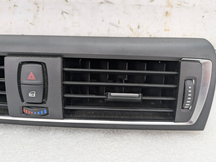 BMW F22 228xi M235xi 230xi M240xi Center Dashboard Air Vent & Trim 9317945 *DAMAGED*