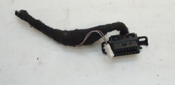 BMW E9X OBD2 PLUG CUT