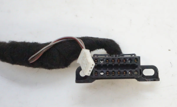 BMW E9X OBD2 PLUG CUT