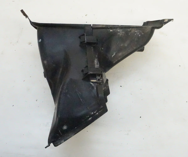 BMW E92/E93 N54 FRONT RIGHT OIL COOLER DUCT 51717161434