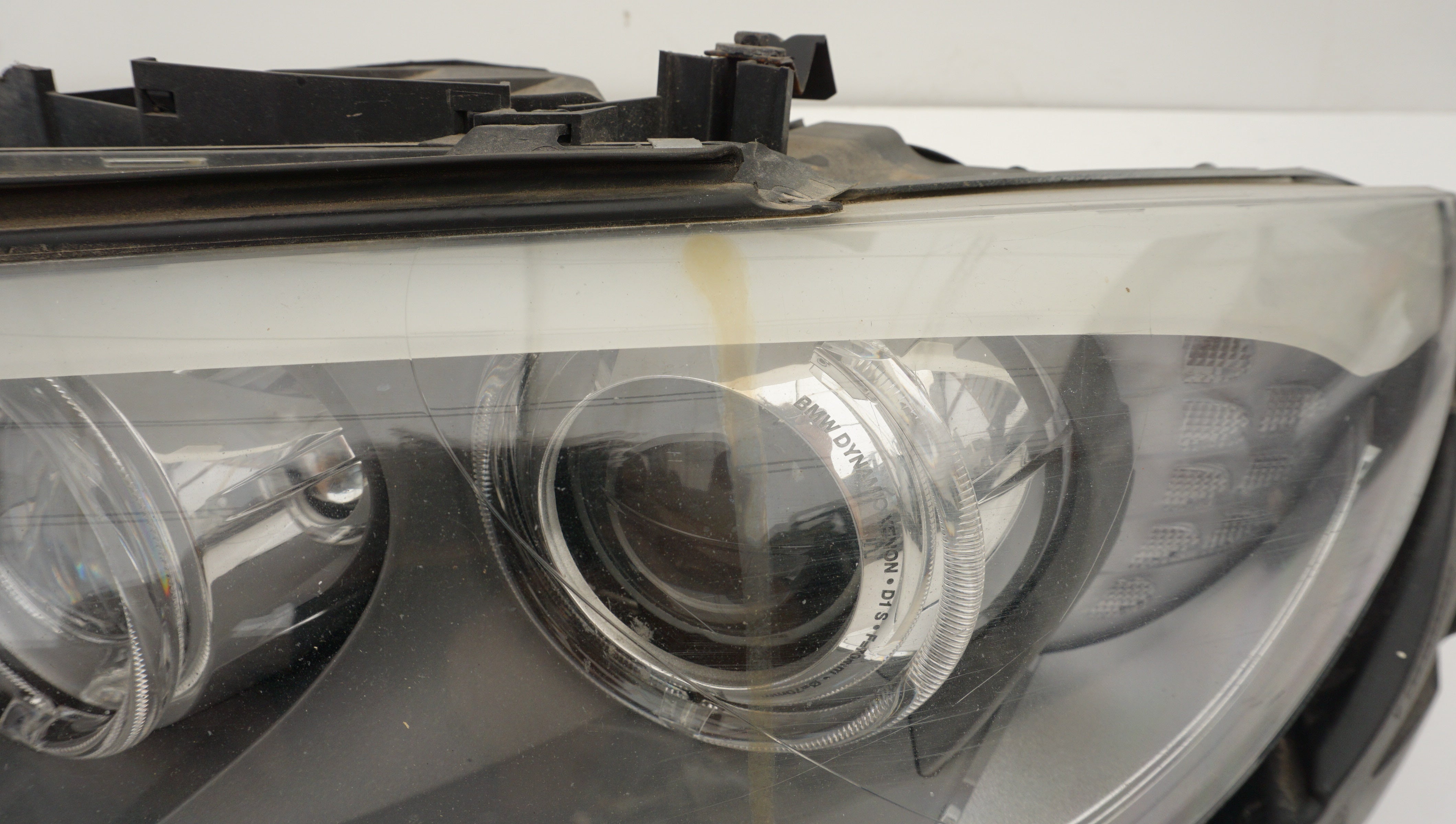 BMW E92/E93 LCI HEADLIGHT LEFT *DAMAGED MOUNTING TAB* – Proper Parts Co