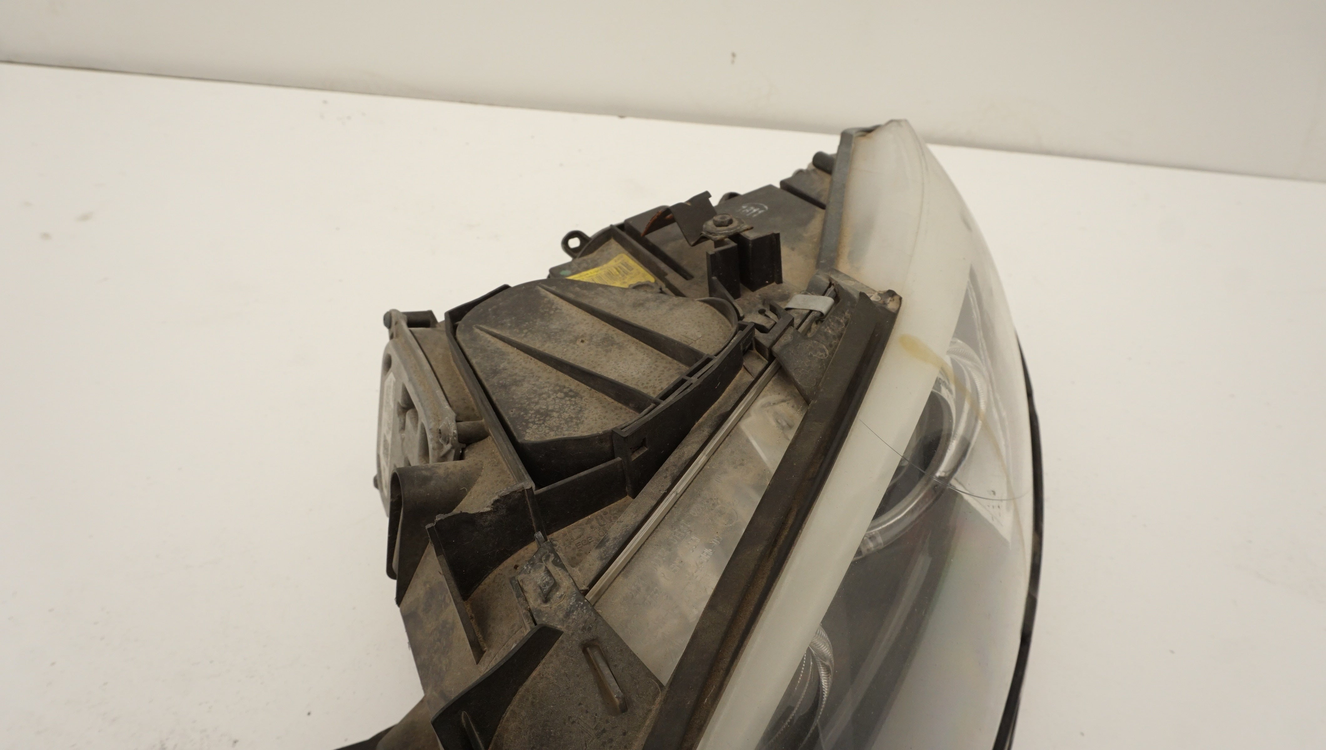 BMW E92/E93 LCI HEADLIGHT LEFT *DAMAGED MOUNTING TAB* – Proper Parts Co