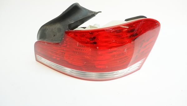 BMW E82 E88 TAIL LIGHT RIGHT