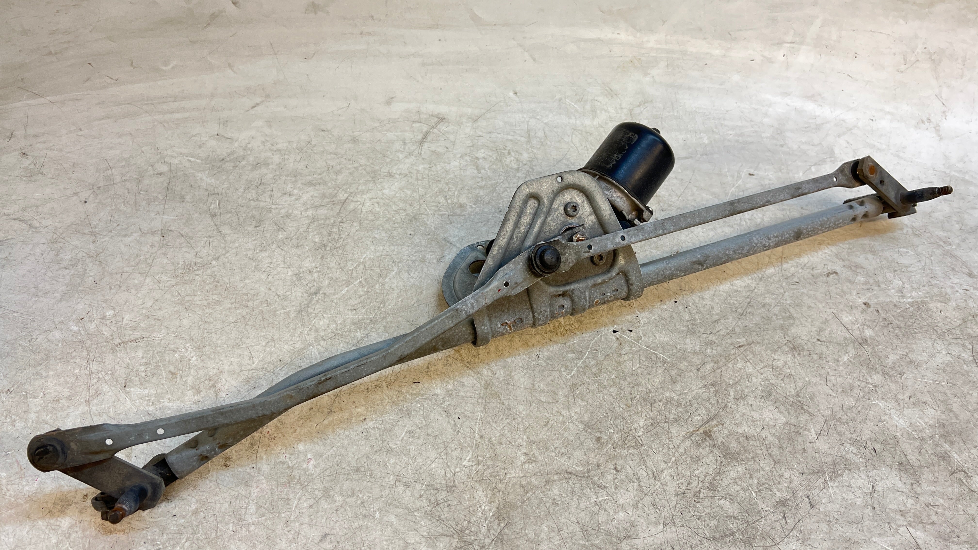 thumbnail image 2 of Genuine Mini Cooper R55 R56 R57 Front Wiper Motor & Linkage – 8377427 2 of 5